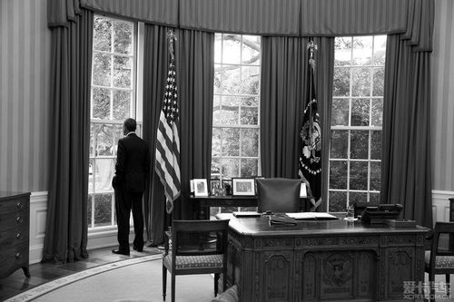 美国总统椭圆形办公室的办公桌坚毅桌