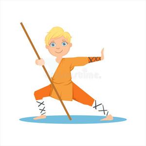 少林和尚橙色衣服,拿着一根杆子在空手道武术运动训练可爱的微笑卡通