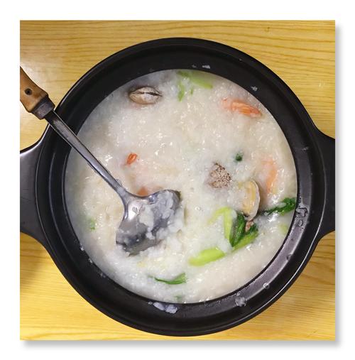 家庭版潮汕风味海鲜砂锅粥,营养丰富,味道清新,温暖这个初秋