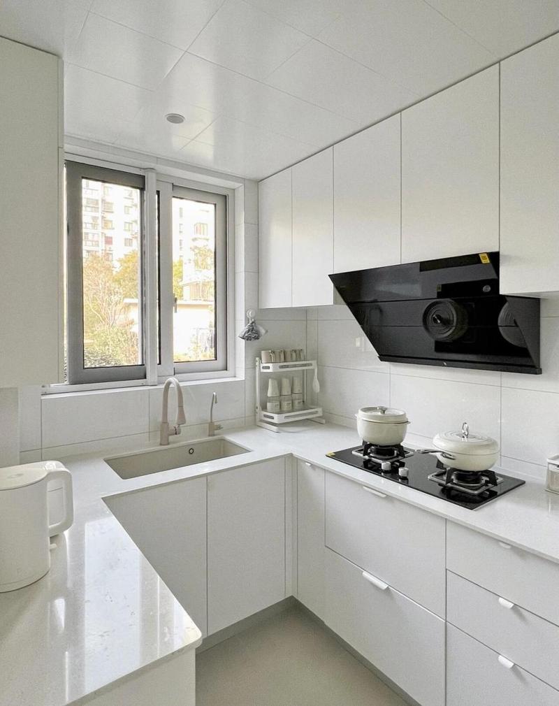 小户型的白色u型厨房,这样装是不是很绝 [照相机]我的厨房很小只有4.
