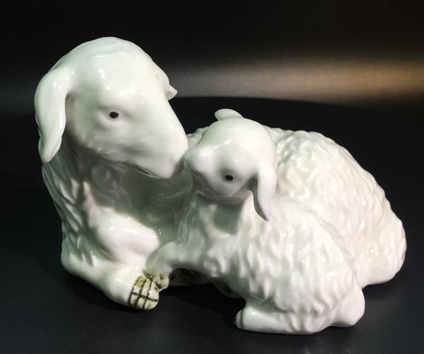 白釉子母绵羊, 瓷胎