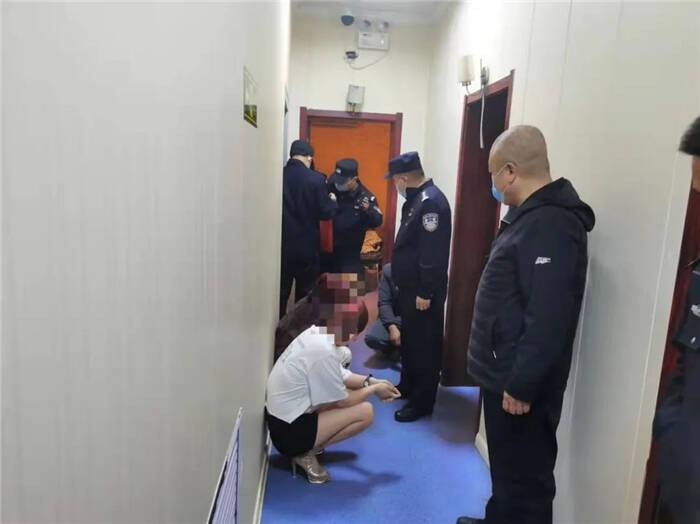 目前,5名犯罪嫌疑人因涉嫌组织卖淫被东营公安分局依法采取
