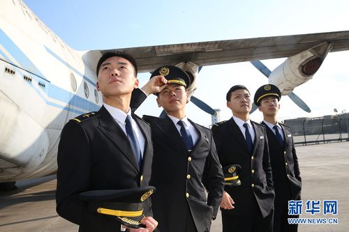 中国民航大学启用飞行学员制服