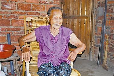 在湖南省宁远县天堂镇岭脚村,有一位名叫银金花,106岁高龄的老人