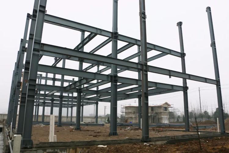 钢框架结构体系以h型钢或矩形钢管做为梁,柱,以梁柱组成纵横两个方向