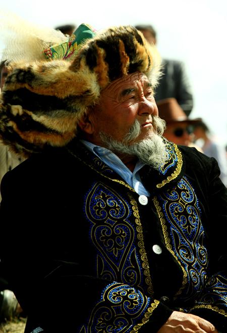 哈萨克族老人