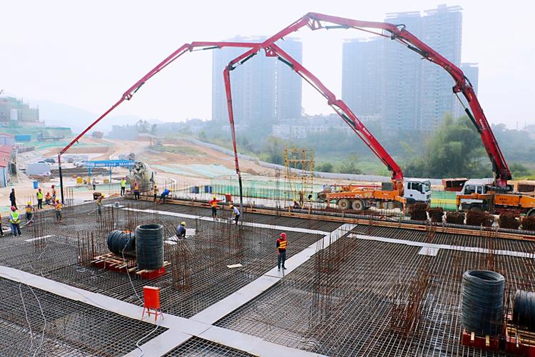 三一重工泵车,混凝土搅拌车浇筑现场 - 广州荔湖国际项目部首栋高层