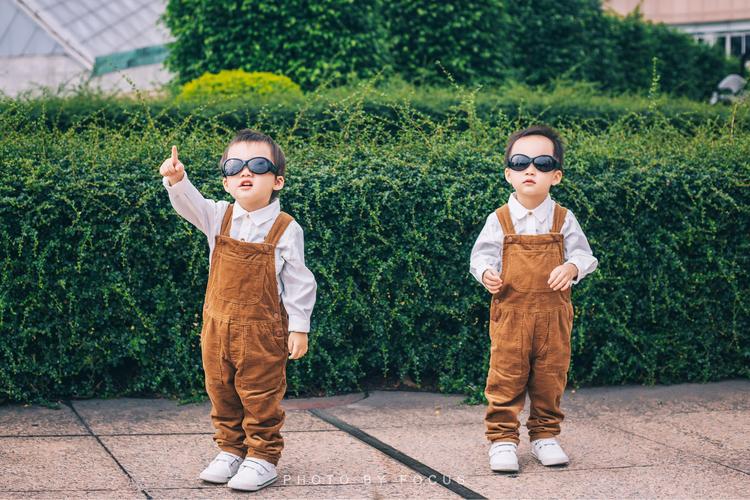 标题:2岁双胞胎宝宝写真客片