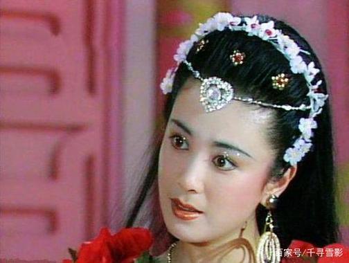 《封神榜》中傅艺伟饰演的苏妲己二十个造型,每款都是戴花美成仙