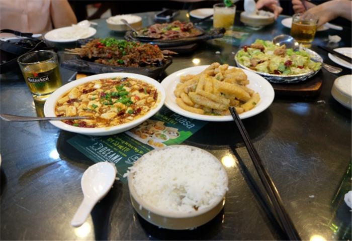 外网民为什么我很少看到中国人在美国中餐馆吃饭网友回答亮了