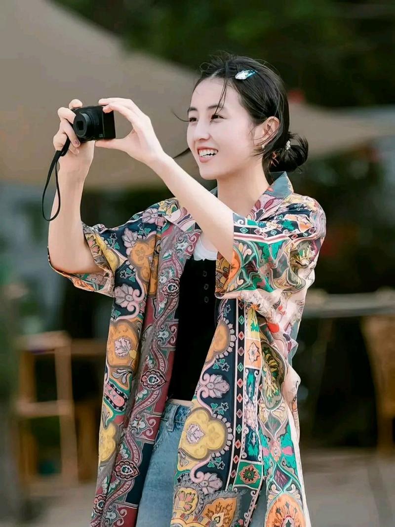 张子枫,2001年8月27日出生于河南省三门峡市,中国内地女演员,歌手