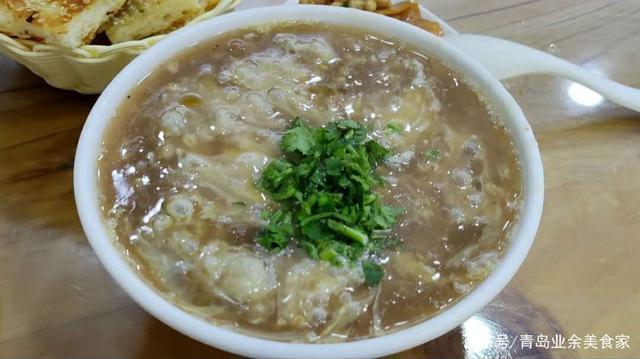 青岛市北区南京路同盛记牛肉糁汤滚烫美味,要是冬天喝就更好了