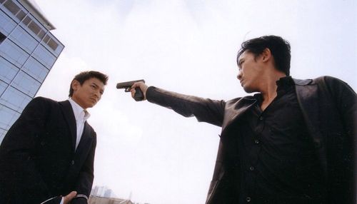 电影《无间道》中,有一段刘德华和梁朝伟在天台上发生的经典