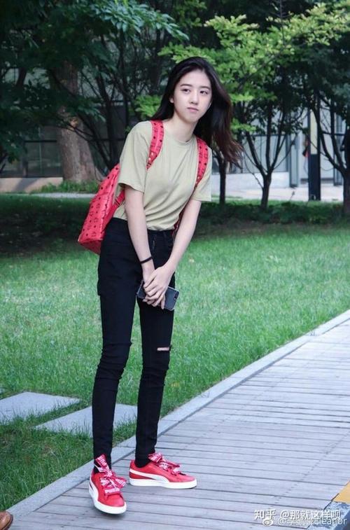 王玉雯,身高168cm(她自己在微博里说的无法考证.