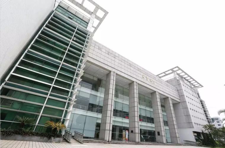 广州中医药大学大学城校区的图书馆每周开放时间达89.