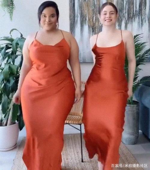 两闺蜜一胖一瘦身材迥异,穿同一款衣服却美得各有味道