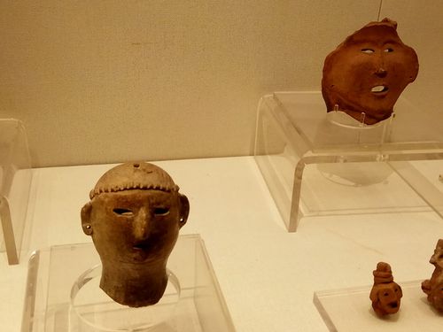 仰韶文化晚期的陶俑首及齐家文从的红陶人面像.