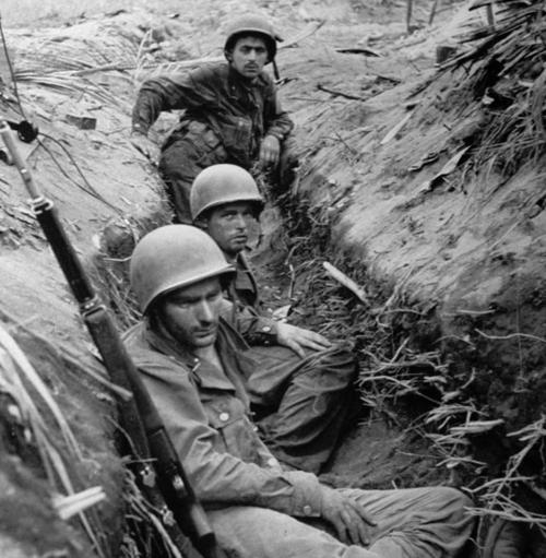 二战掠影:身处战场的士兵,没人知道能否见到明天的太阳_太平洋战争