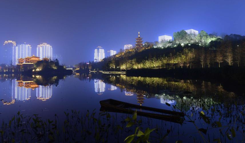 相同的角度 不同的色彩——重庆市永川区兴龙湖夜景
