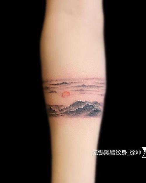 【臂环】:山云纹身图片_手部手臂水彩水墨纹身图案