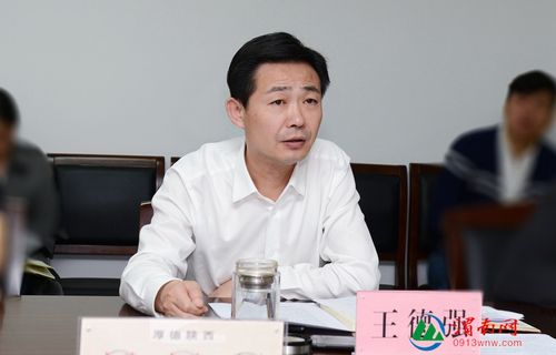 记者 许艾学摄会上,市外经局副局长赵育红汇报综合协调组进展情况.
