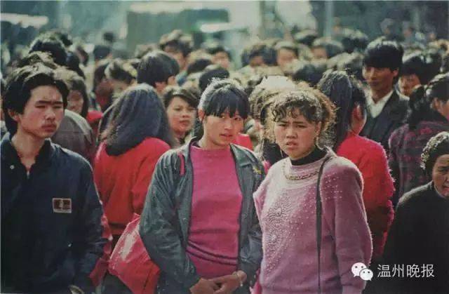 1991年2月,温州"非法"劳务市场,找工作的外地劳工们