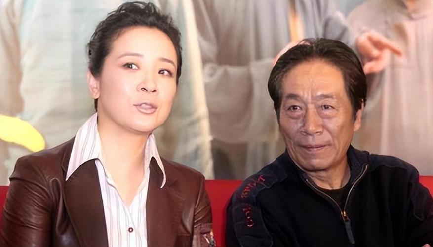 回顾演员王奎荣68岁娶小37岁饶芯语71岁老来得女近况如何