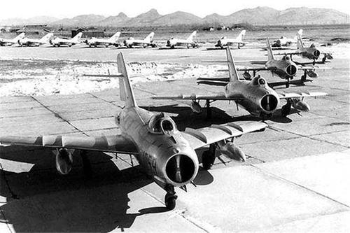 1965年中美空战,美战机被凌空打爆