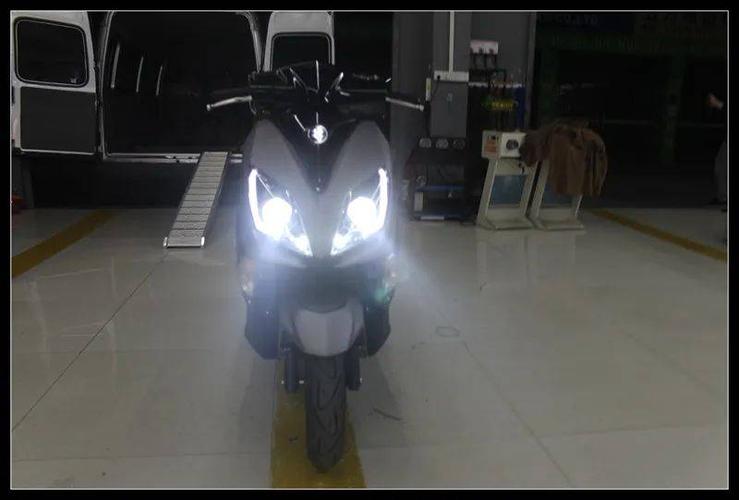 摩托车改装也不是少数, 铃木uy125就是其中之一030201大灯透镜: 全新