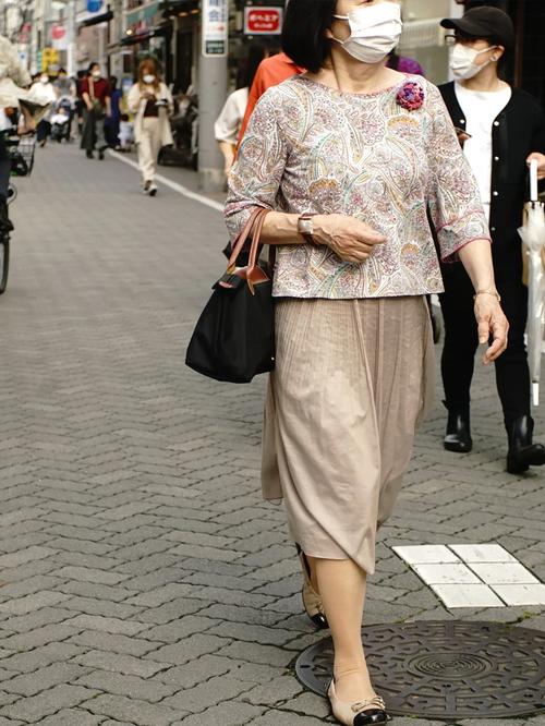 日本老年穿搭火了街头670岁的老太太比上海大妈还会穿
