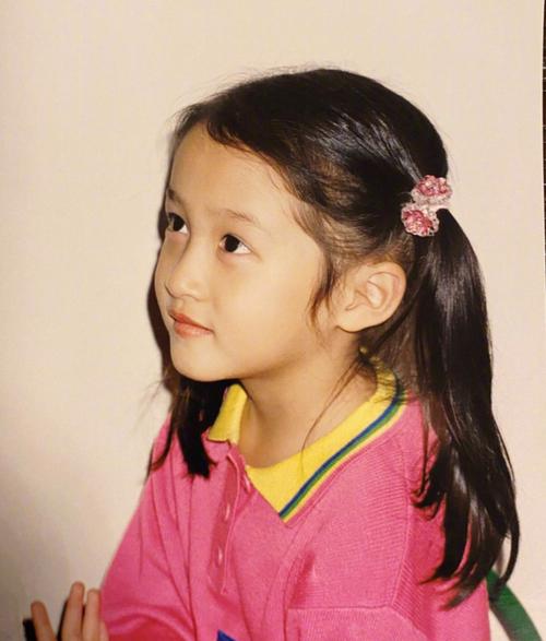 女星童年照:赵丽颖可爱,杨幂精致,23岁的她从小美到大