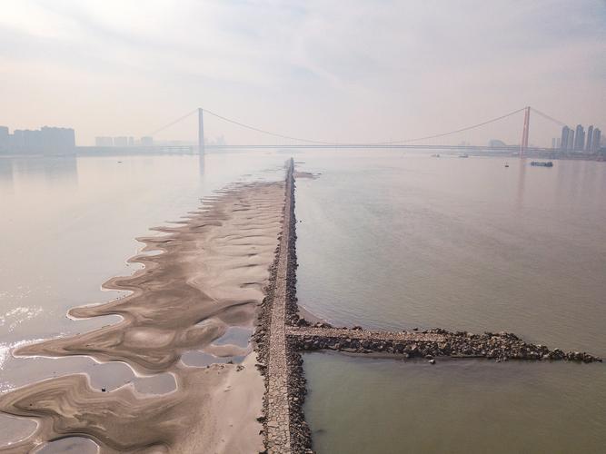 长江汉口水位12年来同期最低航道疏浚给力水深大于往年