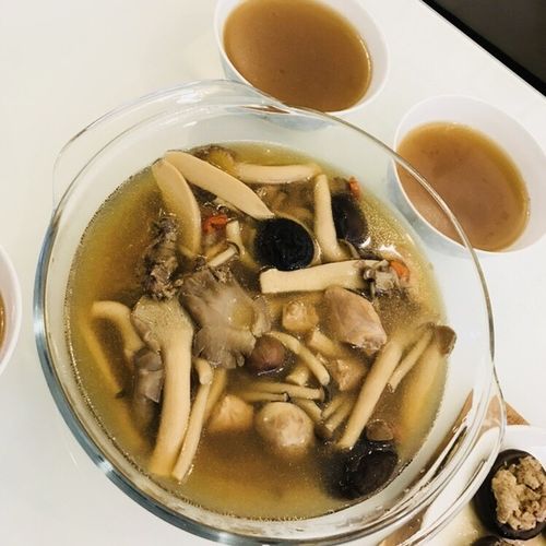 牛油果益力多做的菌菇炖鸡汤