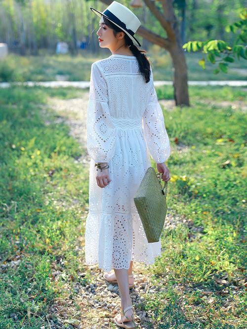 裙子白色连衣裙2020夏季新款韩版文艺复古修身连衣裙