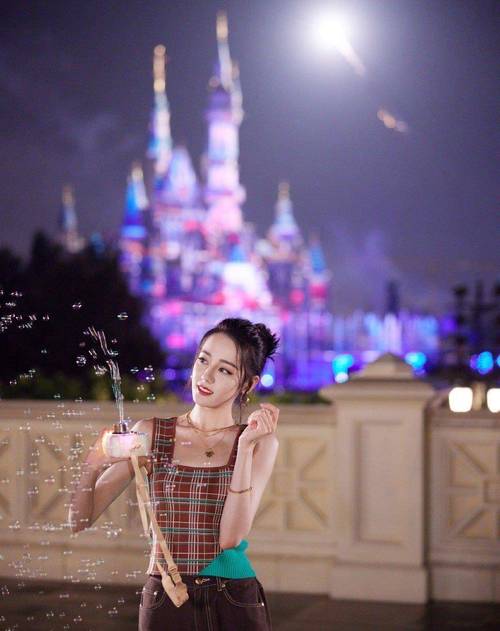 陈小纭变身白雪公主,赵露思笑起来好甜,热巴的迪士尼公主风太美_造型