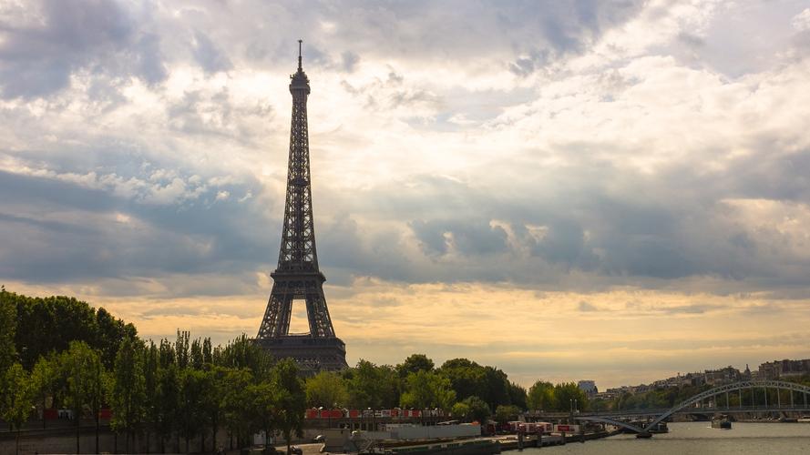 巴黎埃菲尔铁塔摄影高清宽屏桌面壁纸