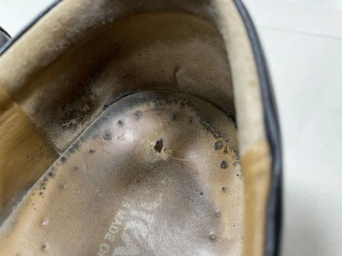 一双保存了15年的警用皮鞋告诉你:这就是做警察的样子!