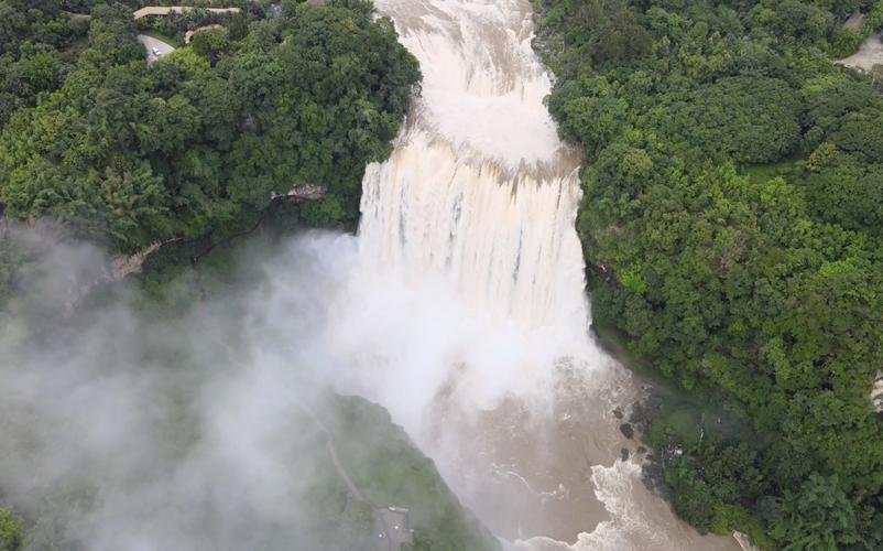航拍亚洲第一大瀑布一黄果树瀑布汛期景象