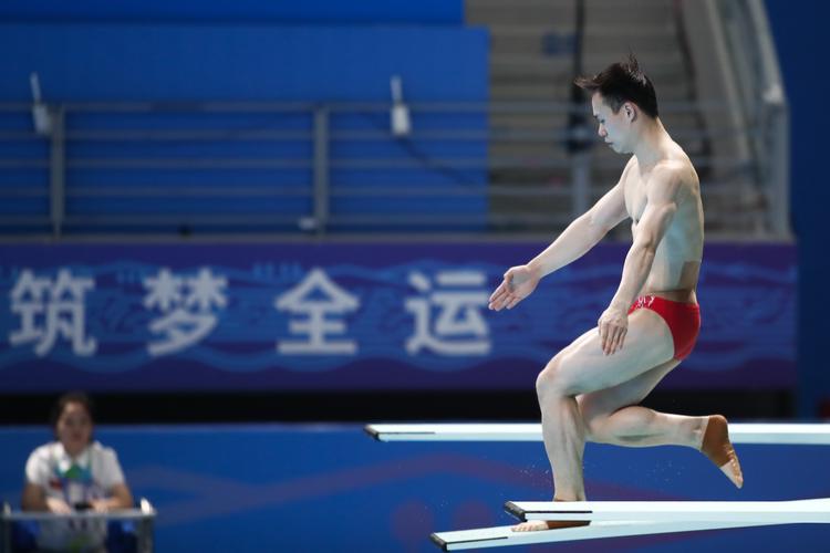 谢思埸,陈艾森领衔,广东跳水全运夺冠陕西全运会跳水比赛7日展开第二
