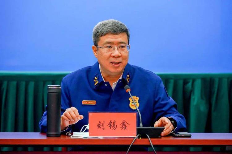 刘锡鑫政委就如何完善机制体制,促进共同进步提出三个建议:一是期待