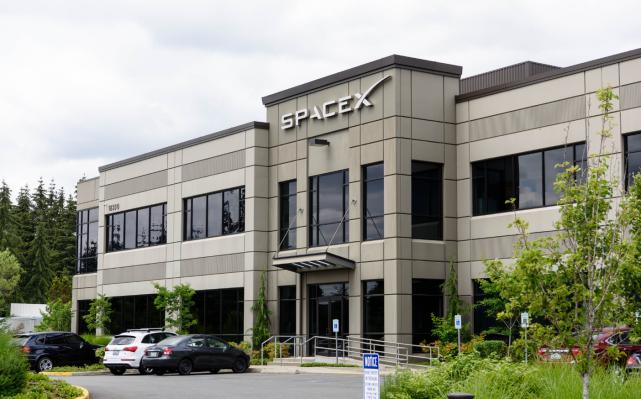 比spacex还要早两年,但现在spacex几乎占尽了民营火箭公司的风头,而