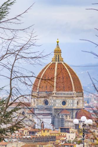 意大利佛罗伦萨历史中心著名的圣玛丽亚--大教堂的鸟瞰图照片-正版商