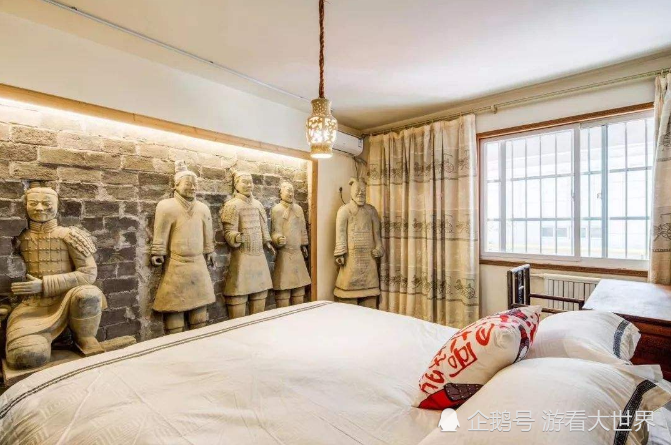 西安"兵马俑"主题宾馆,房间内70尊塑像,游客:不敢睡觉!
