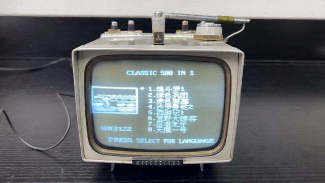 60年代三菱6寸迷你便携电视机经过维修打理恢复正常功能