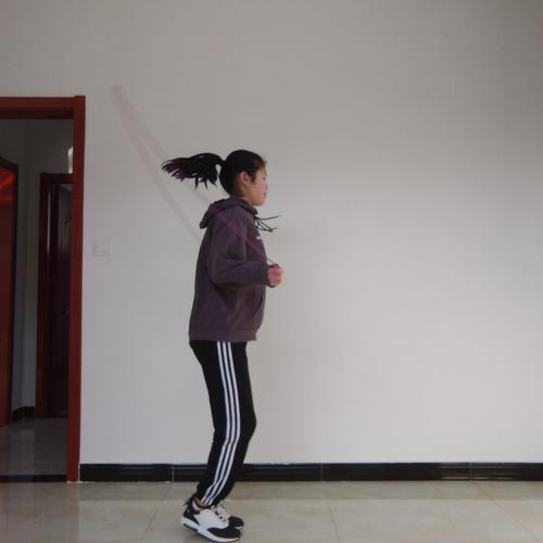 青龙湖中学初三年级女生疫情期间体育锻炼