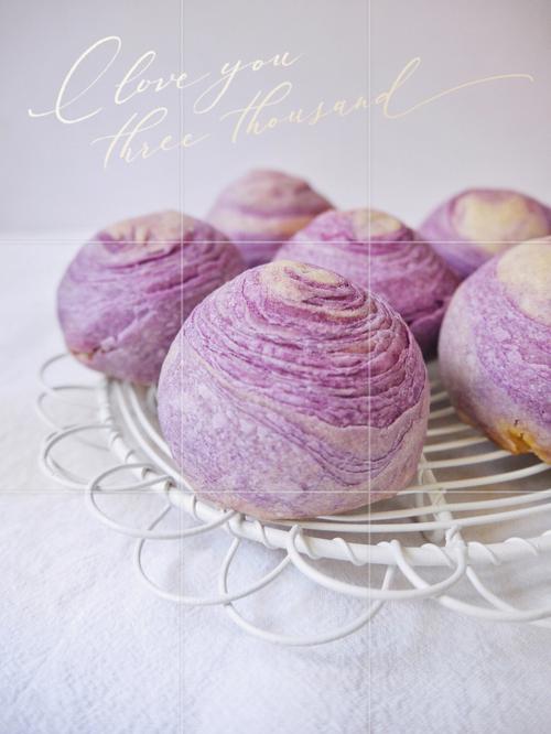 烘焙日常紫薯芋泥蛋黄酥
