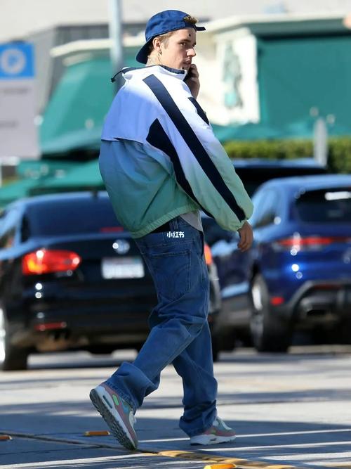 当地时间11月6日justinbieber西好莱坞街拍