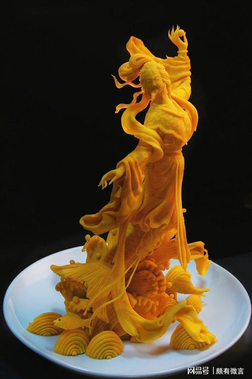 附:食材雕刻艺术作品今天一起去欣赏一组用食物雕刻出来的作品,娇艳的