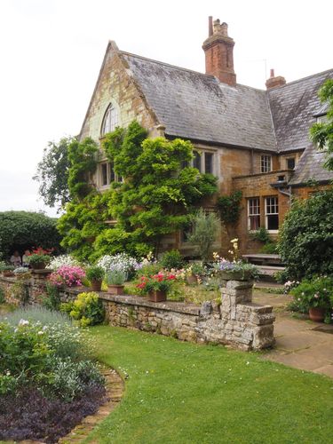 beautiful british gardens: coton manor gardens, northamptonshire