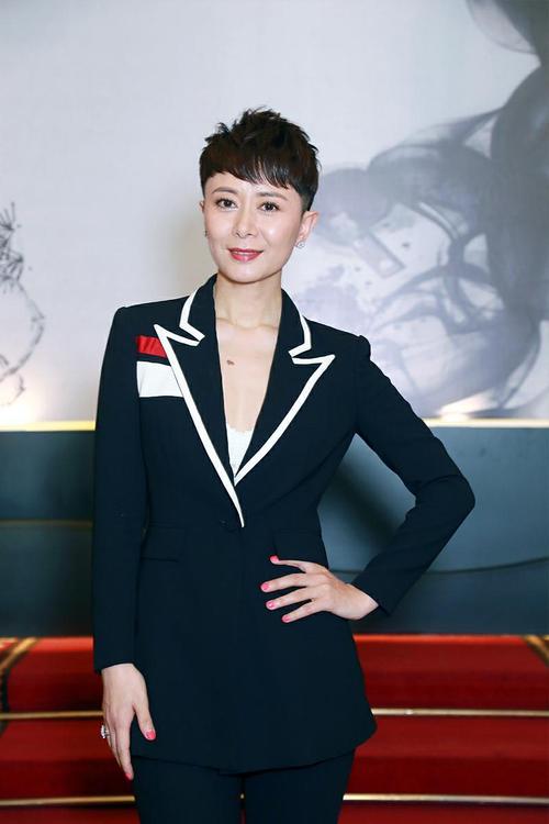 近日,中国国际时装周在北京顺利举行,演员张恒多次受邀出席品牌秀场.
